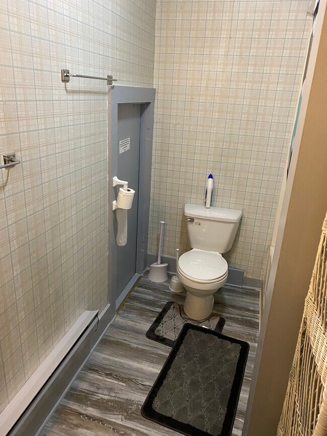 Bathroom - 7 Lake St Unit Furnished Apartment