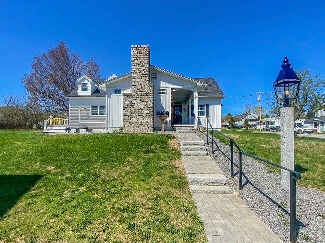 60 Sheldon St Unit 3