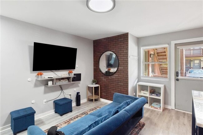 Photo - 561 Formwalt St SW Unit 3