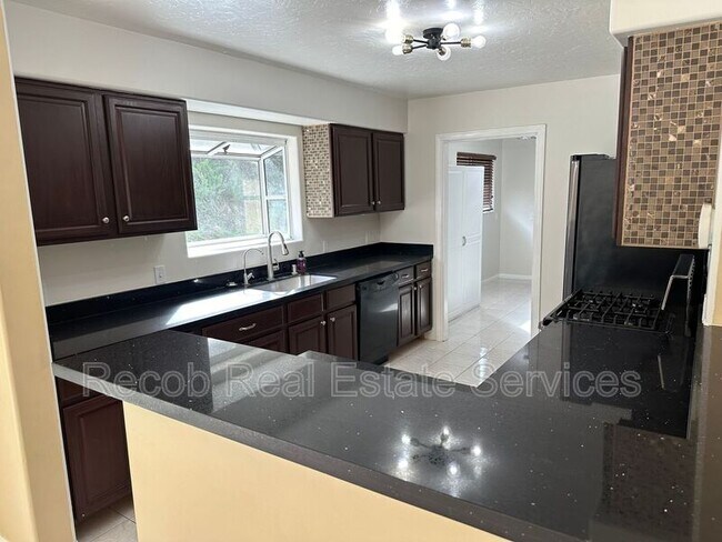 Photo - 2027 Old Bend Rd