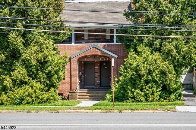63 Bloomfield Ave