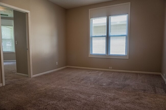 Photo - 5 Bedroom House Available!