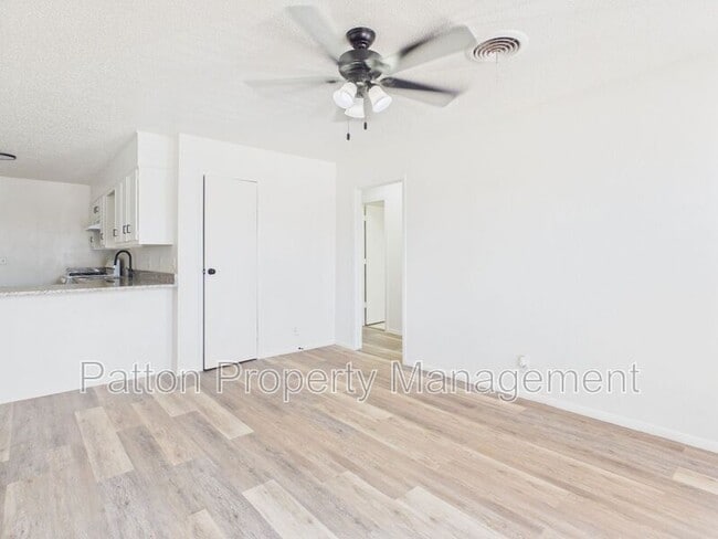 Photo - 1927 Howard Dr