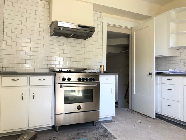 Photo - Wonderful University District 8 bedrooms house!