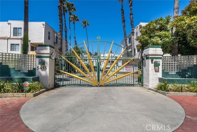 Photo - 5455 Sylmar Ave