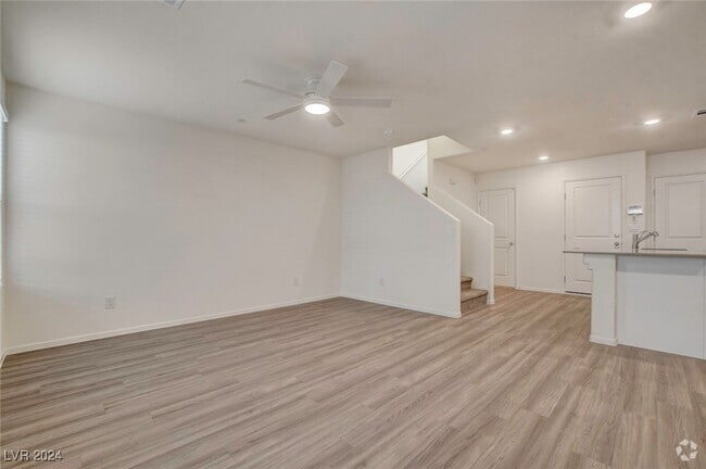 Building Photo - 6927 Stafford Hl St Rental