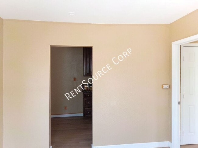 Photo - 16735 Union St