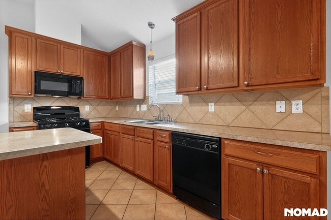 Photo - 3610 Kale St