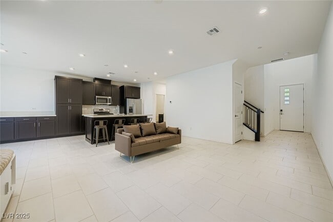 Building Photo - 4390 W Landberg Ave Rental