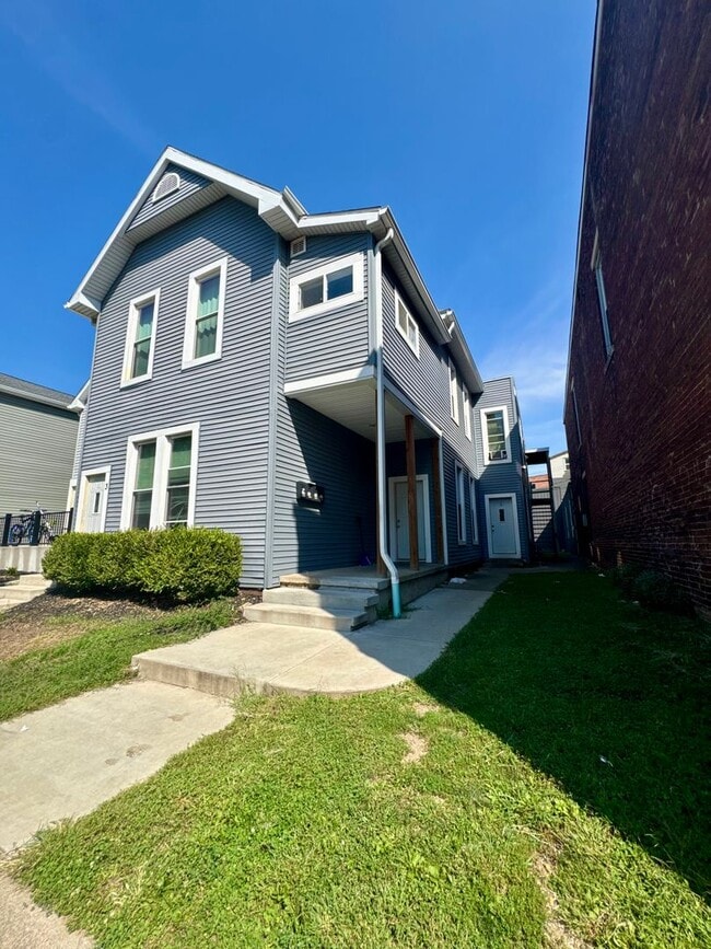 Building Photo - 814 Brown St Unit 814-2