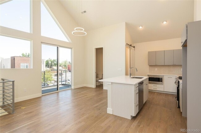 Photo - 3411 Albion St