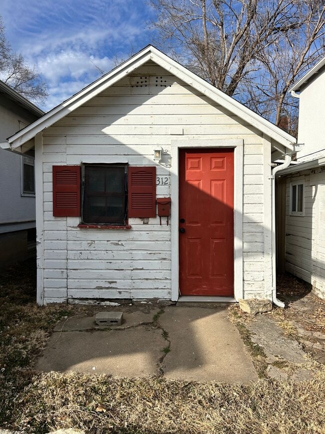 Photo - Great Studio, Available Now!