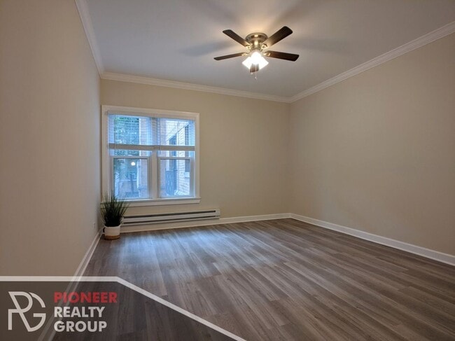 Building Photo - 724 W Roscoe St Unit 1N