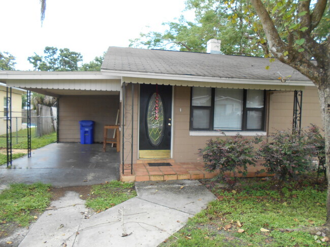 Building Photo - Three Bedroom One Bath Rental