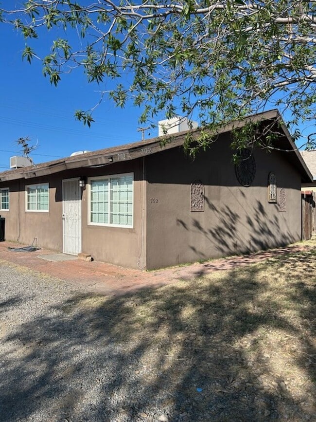 Building Photo - 702 W Atkins Ave Unit A