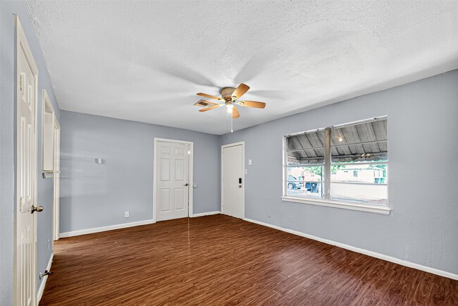 Photo - 10106 Sierra Dr