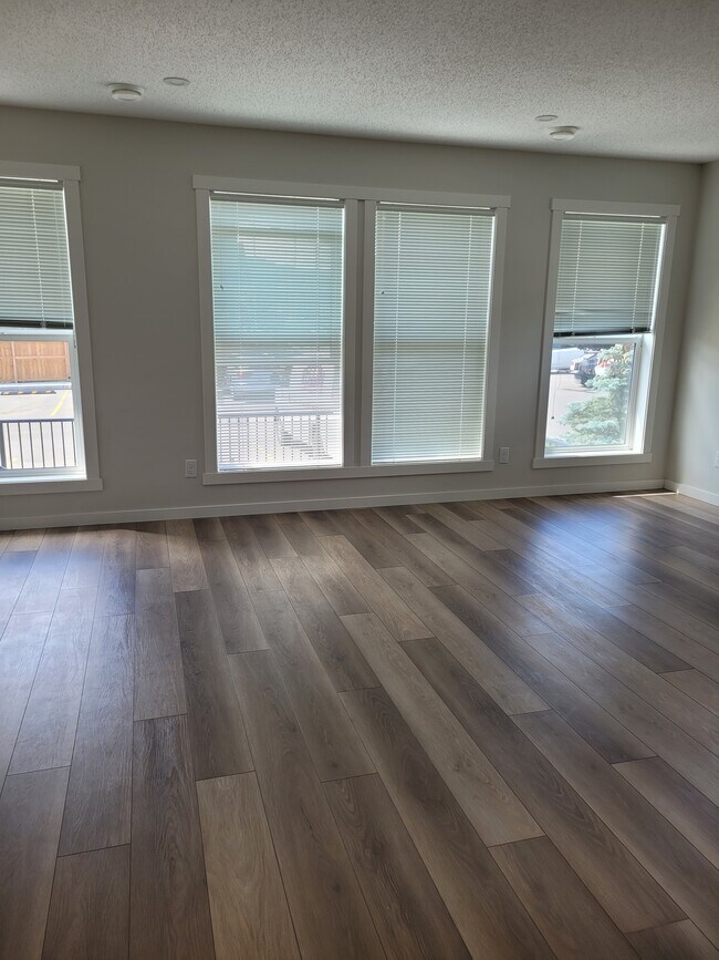 Photo - 429 Cranbrook Sq SE