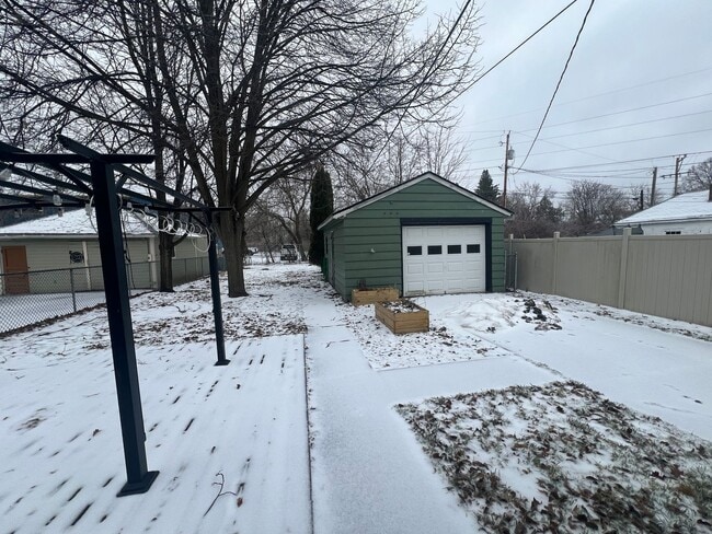 Photo - Click the “Apply Now” button or email wapmrentals@gmail.com for a prompt response.