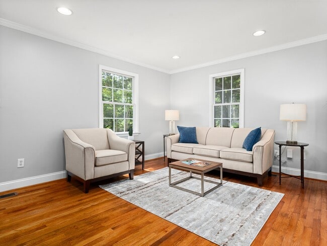 Photo - 1825 Watkins St