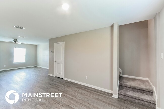 Photo - 6107 Lakefront