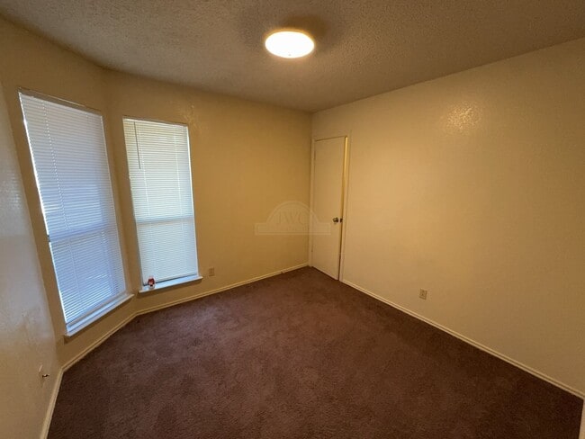 2407 Kirk Cir