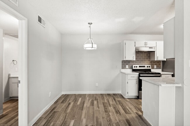 Photo - Country Gables