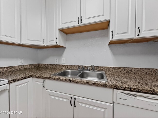 Photo - 632 Tarragona Way