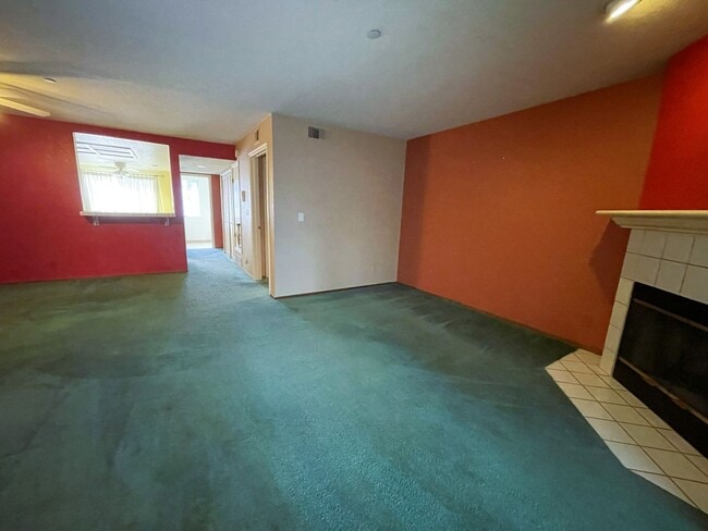 Photo - Spacious tri-level townhome in the heart of Hayward