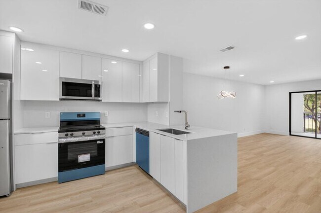 Photo - 300 W Hidden Valley Blvd