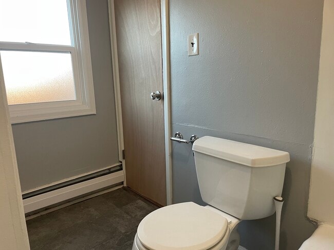 Photo - 114 14th St N