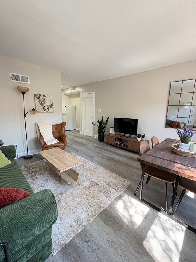 Photo - 1522 Queen St NE Unidad 1522 #1