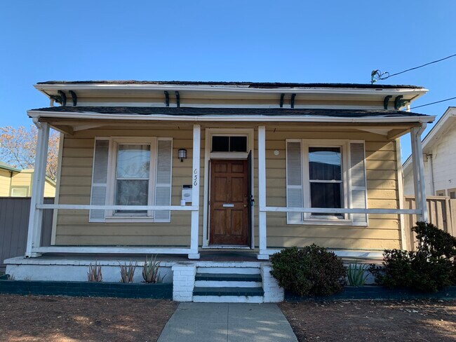 Main Entryway - 656 S 7th St Unidad C