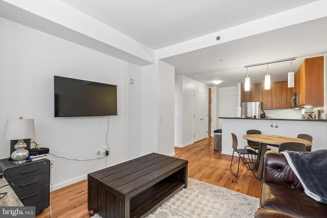 Photo - 1425 Locust St Unit 4E