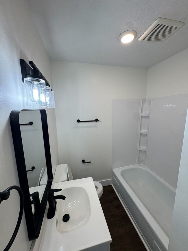 Building Photo - Newly Renovated 3 Bed / 1 Bath Walk to OWU! Rental
