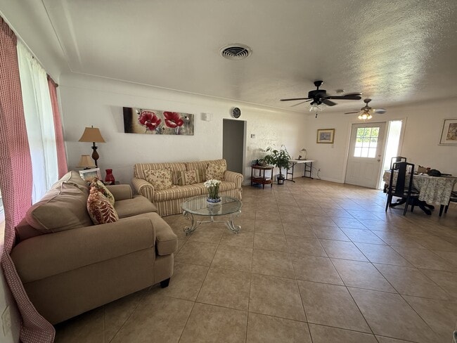 Photo - 2309 Tulip St