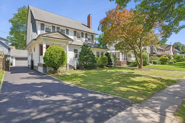 Photo - 28 University Ct