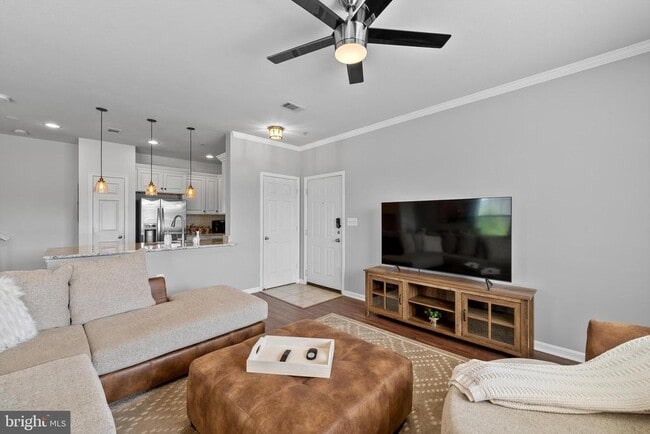 Photo - 5123 Travis Edward Way Unidad H