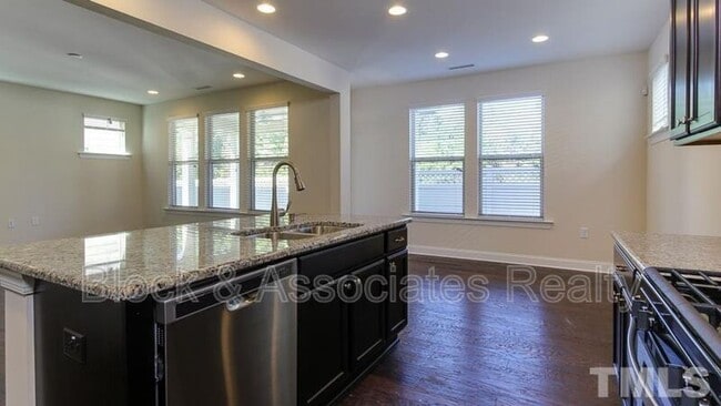 Photo - 213 Begen St