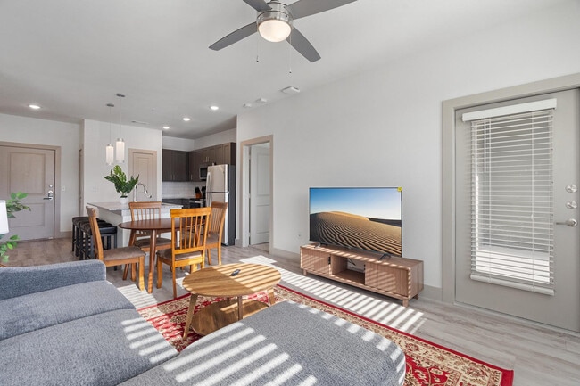 Photo - 12100 1/2 Ferrystone Glen Dr Unidad FL3-ID1240331P