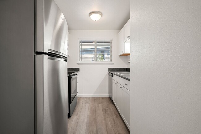 902 NW Carlon Ave Unit 2