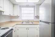 1BD, 1BA - 687SF - Kitchen