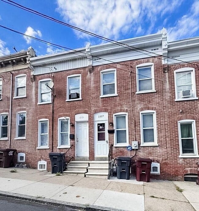 Building Photo - 1317 Linden St