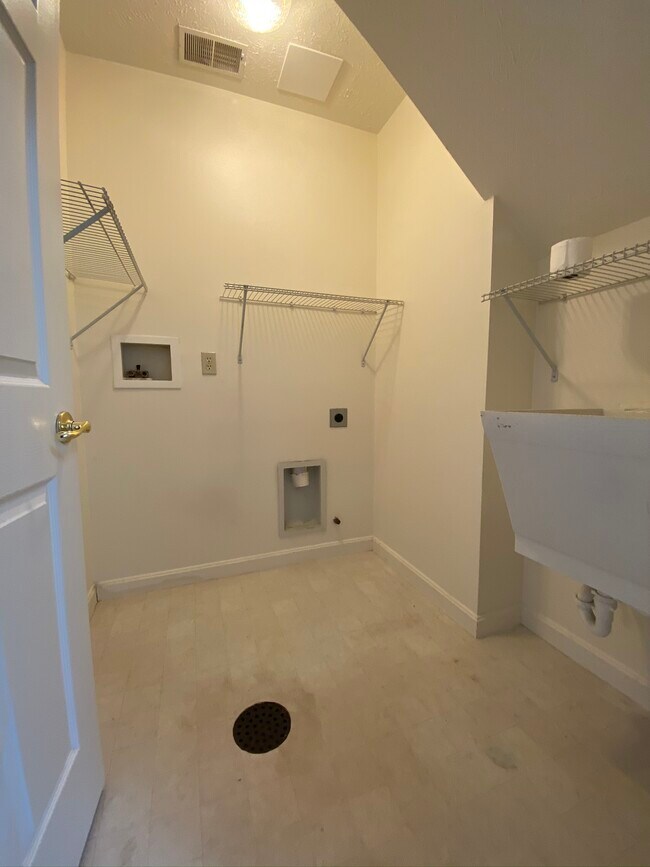 Photo - 106 Amber Ln