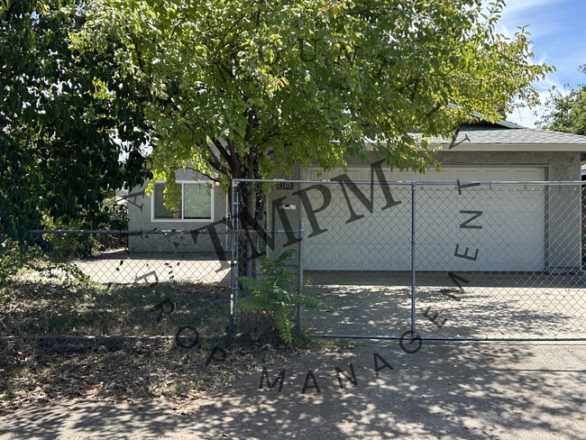Building Photo - 2105 C St