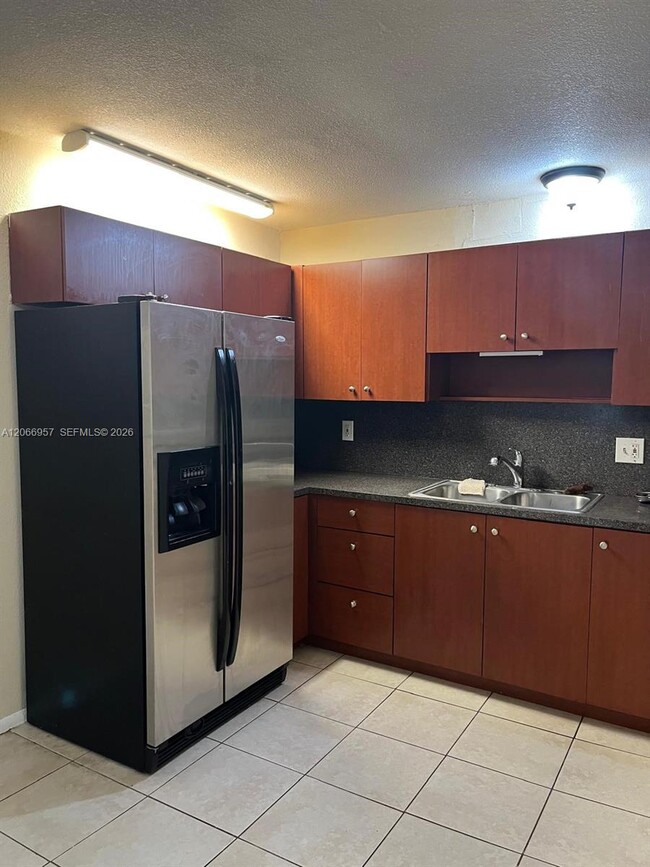 Building Photo - 7721 SW 10th Ct Unit D