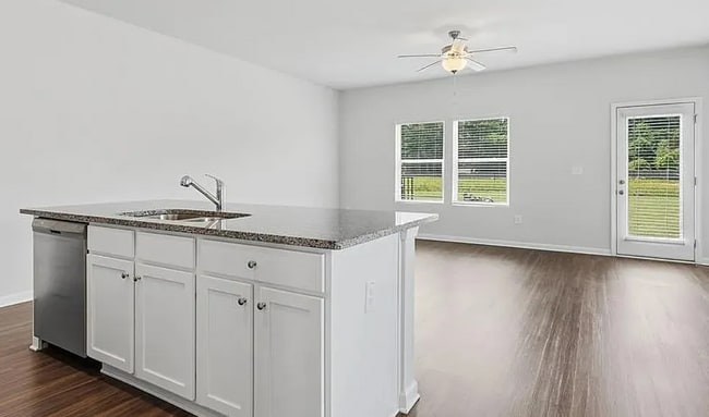 Photo - 137 Village Green Dr NW