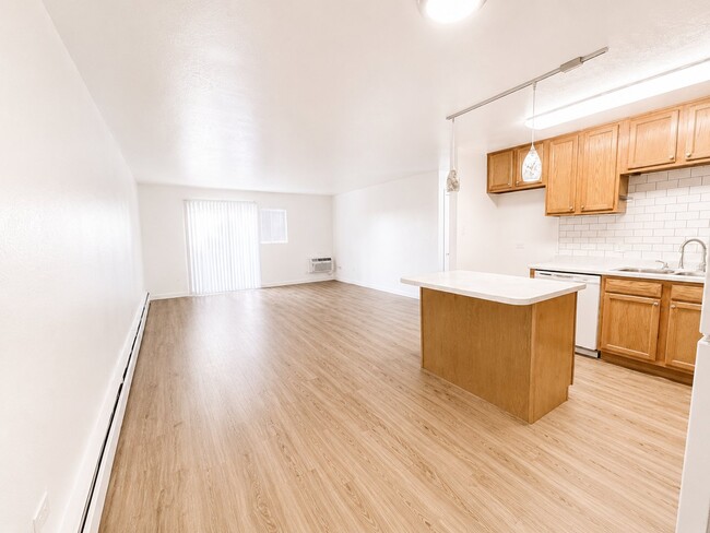 Building Photo - 1375 Everett Ct