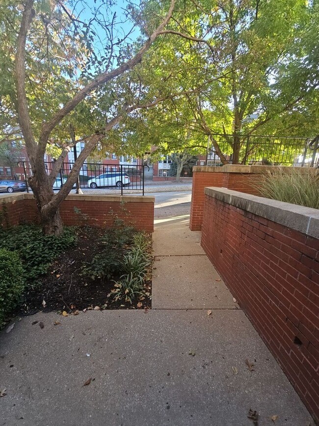 Photo - 530 W 10th St Unidad #530