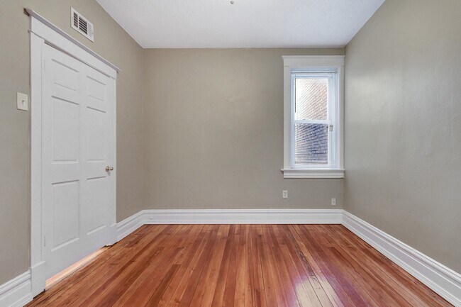 Photo - Hawtie w/ a Bawdie (big walk-in closet to die for) Unit 6832 2F