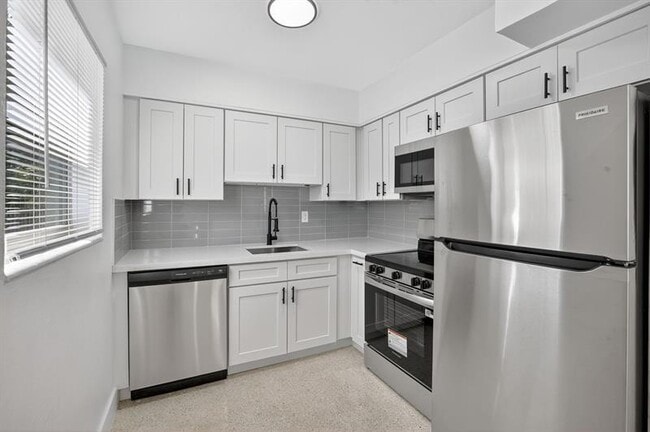 Photo - 1821 Middle River Dr Unidad 1